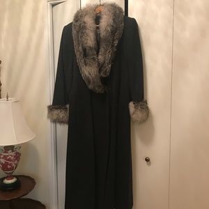Ladies (ankle length) winter coat with fur trim